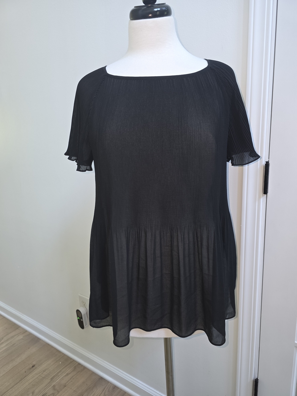 Banana Republic Black Pleated Short Flutter Sleeve Blouse
